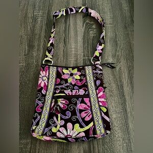 Vera Bradley Crossbody Bag in Chocolate Raspberry Fizz Floral Print EUC quilted‌